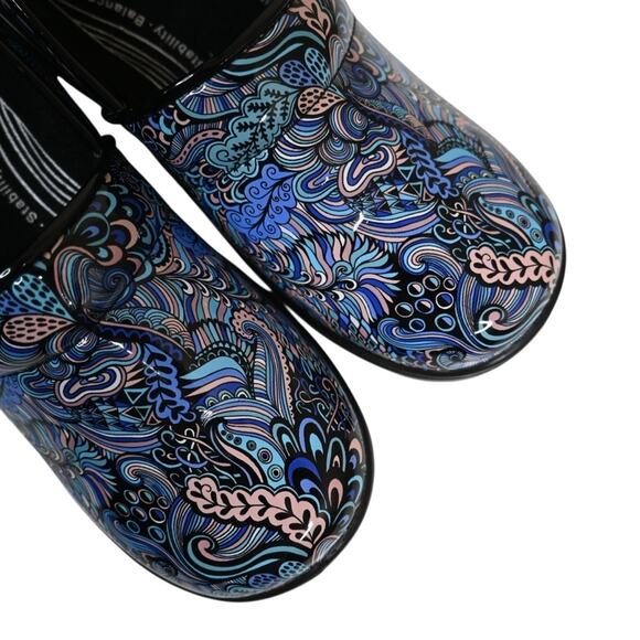 Easy Works by Easy Street Womens 6 Wide Lyndee Slip Resistant Clogs - Picture 7 of 10